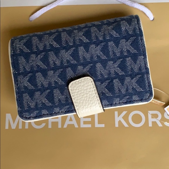 MICHAEL KORS JET SET TRAVEL MD BFLD ZIP CN - Picture 2 of 16